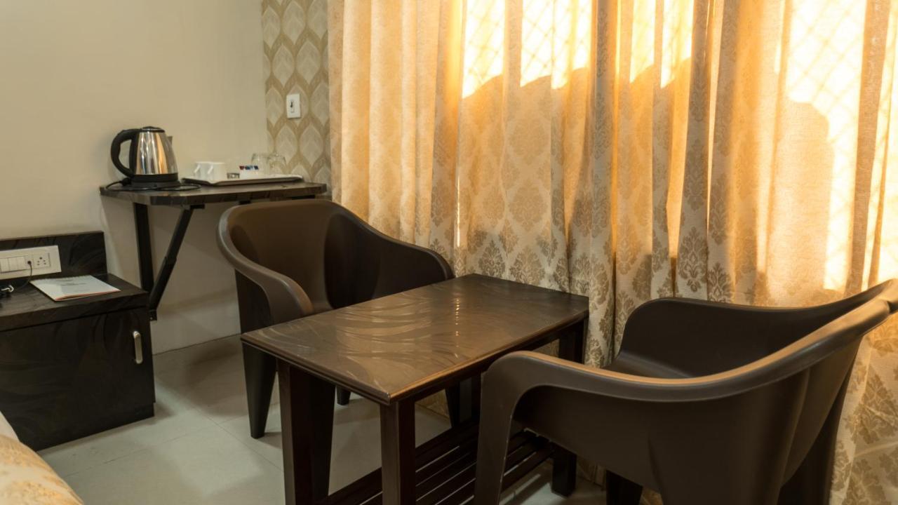 Hotel Dhavalgiri ターネー エクステリア 写真
